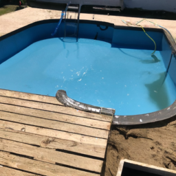 Accessoires indispensables pour l'entretien de votre piscine : produits et outils Montigny-les-Metz